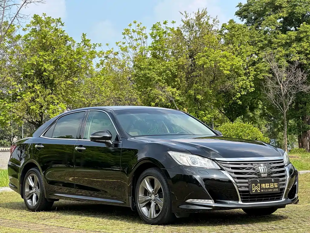 Toyota Crown — миниатюра 3