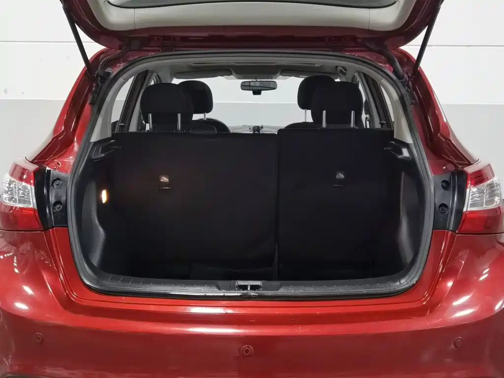 Nissan Tiida — миниатюра 16