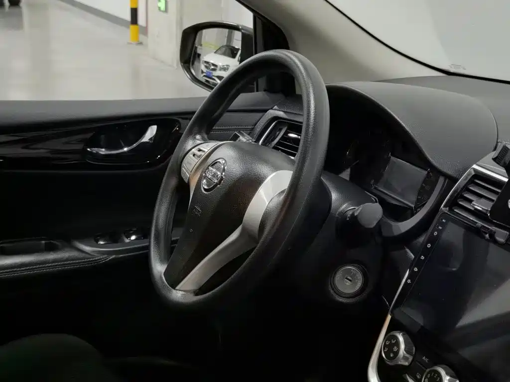 Nissan Tiida — миниатюра 22