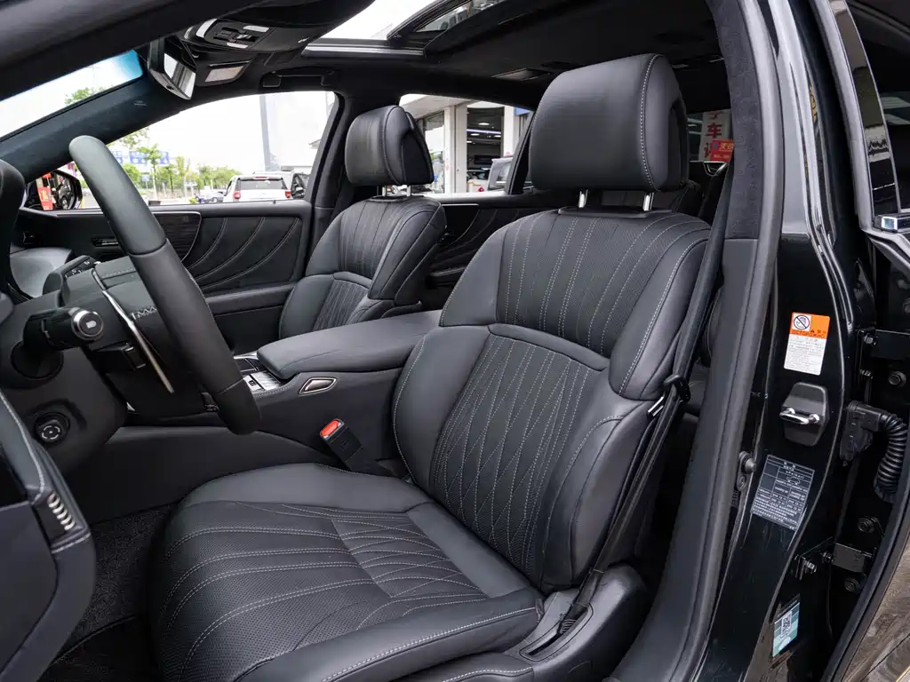 Lexus LS — миниатюра 11