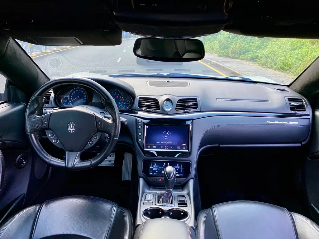 Maserati GranTurismo — миниатюра 8