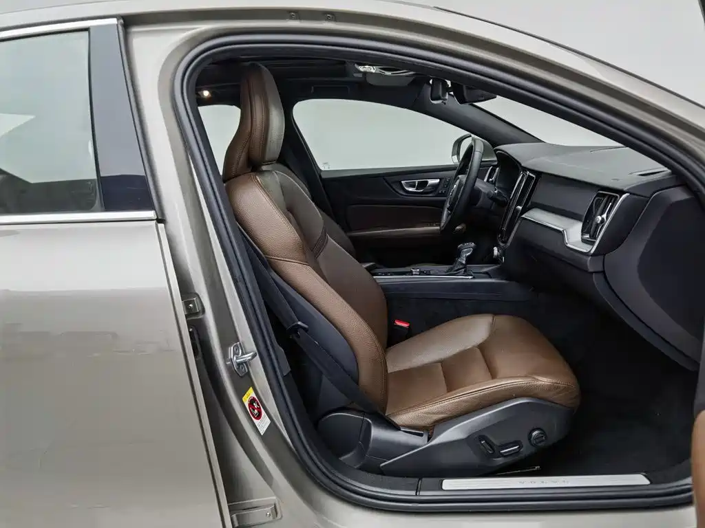 Volvo S60 — миниатюра 23