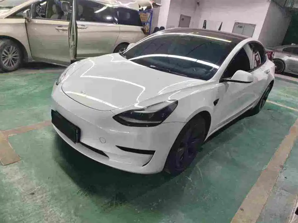 Tesla Model 3 — миниатюра 2