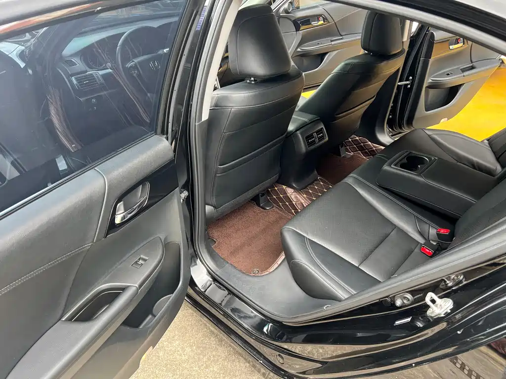 Honda Accord — миниатюра 9