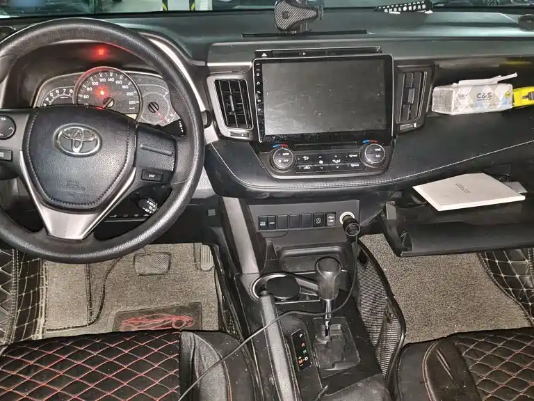 Toyota RAV4 — миниатюра 5