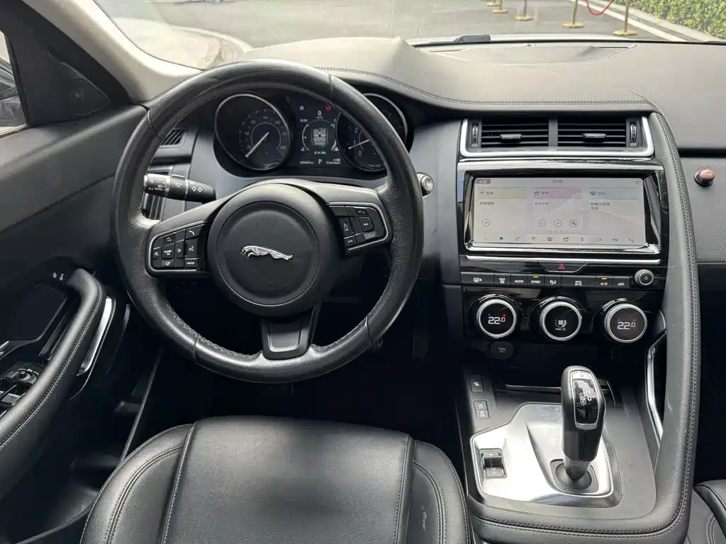 Jaguar E-PACE — миниатюра 16
