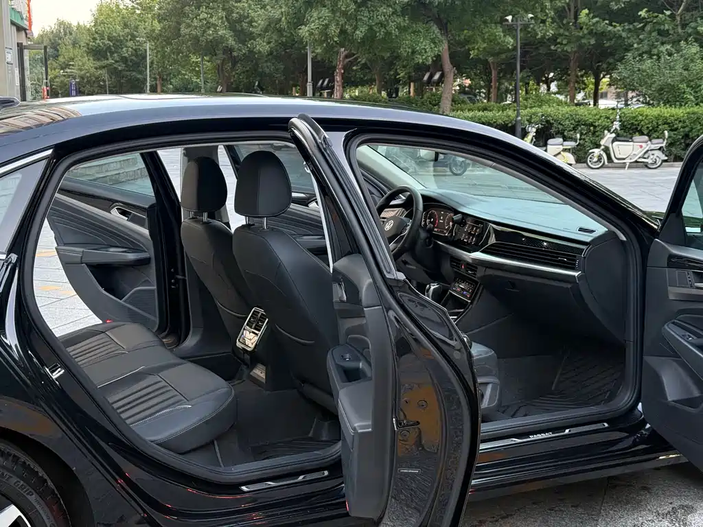 Volkswagen Passat 2023 330TSI Elite