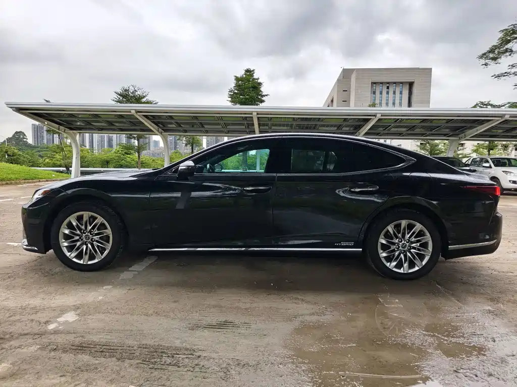 Lexus LS — миниатюра 8