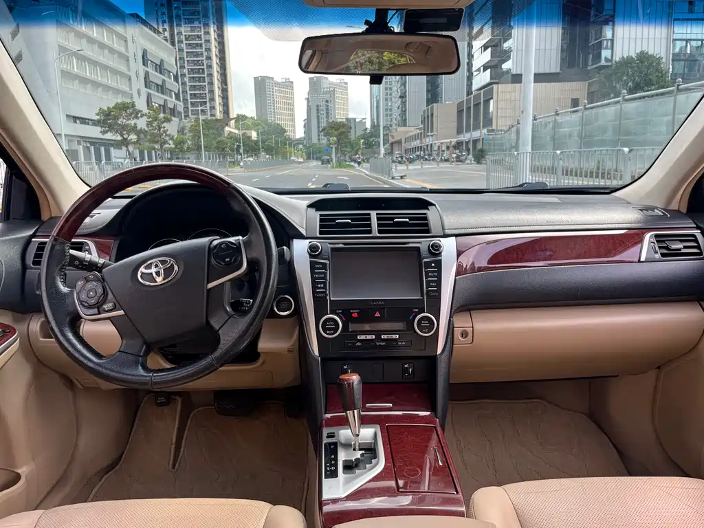 Toyota Camry 2012 2.5G Luxury