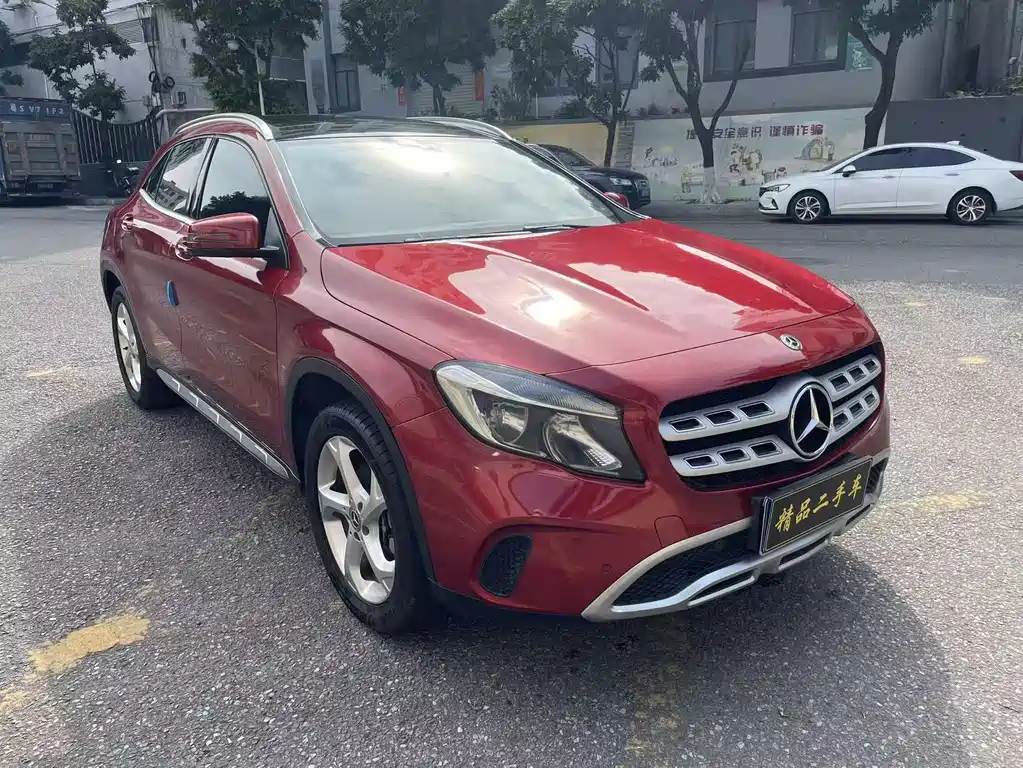 MERCEDES-BENZ GLA