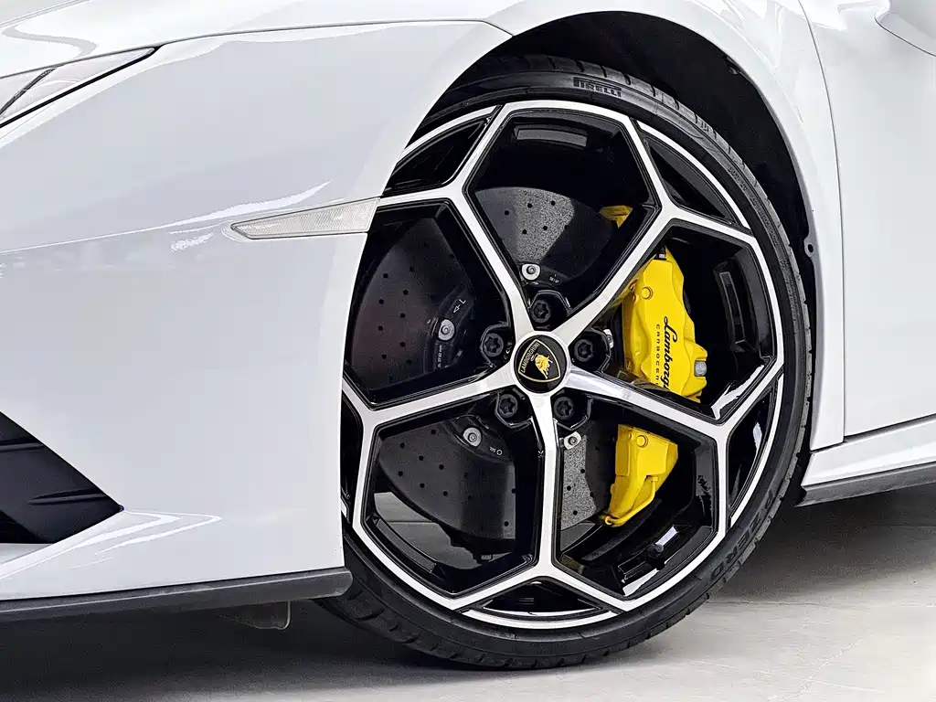 LAMBORGHINI HURACÁN