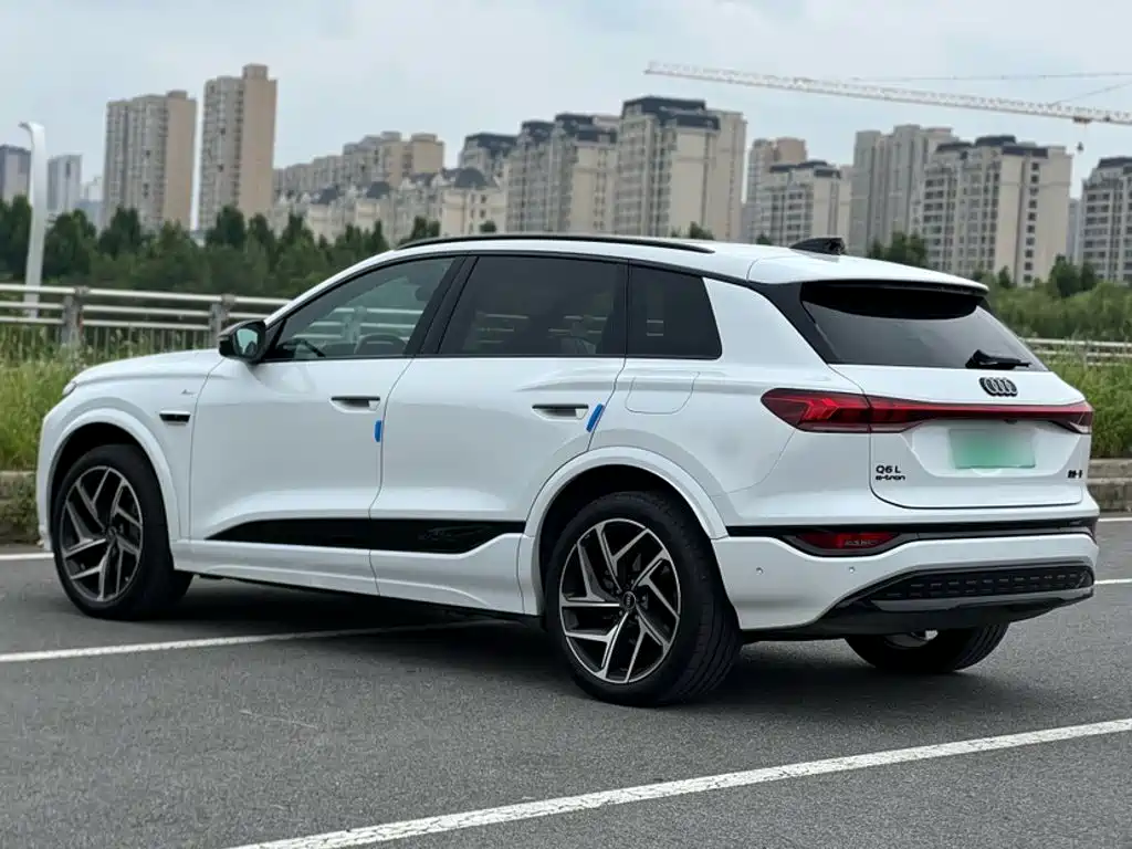 Audi Q6L e-tron — миниатюра 11
