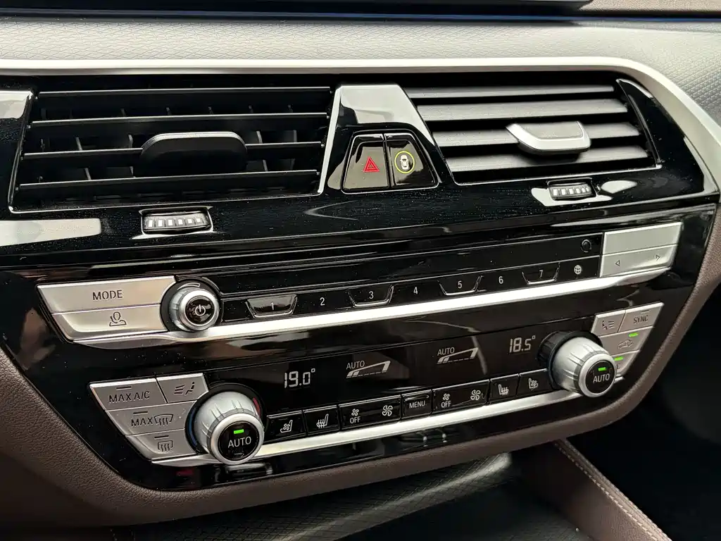 BMW 5 Series New Energy — миниатюра 20