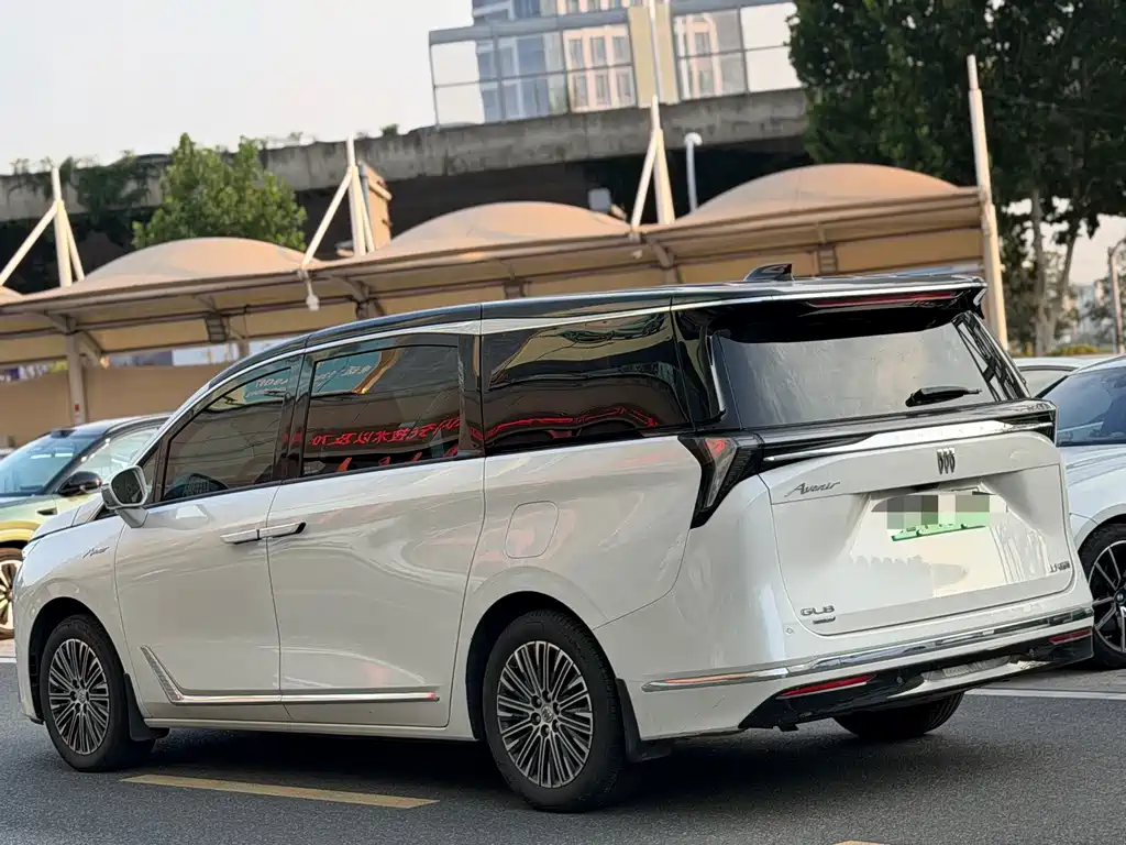Buick GL8 Hybrid — миниатюра 4