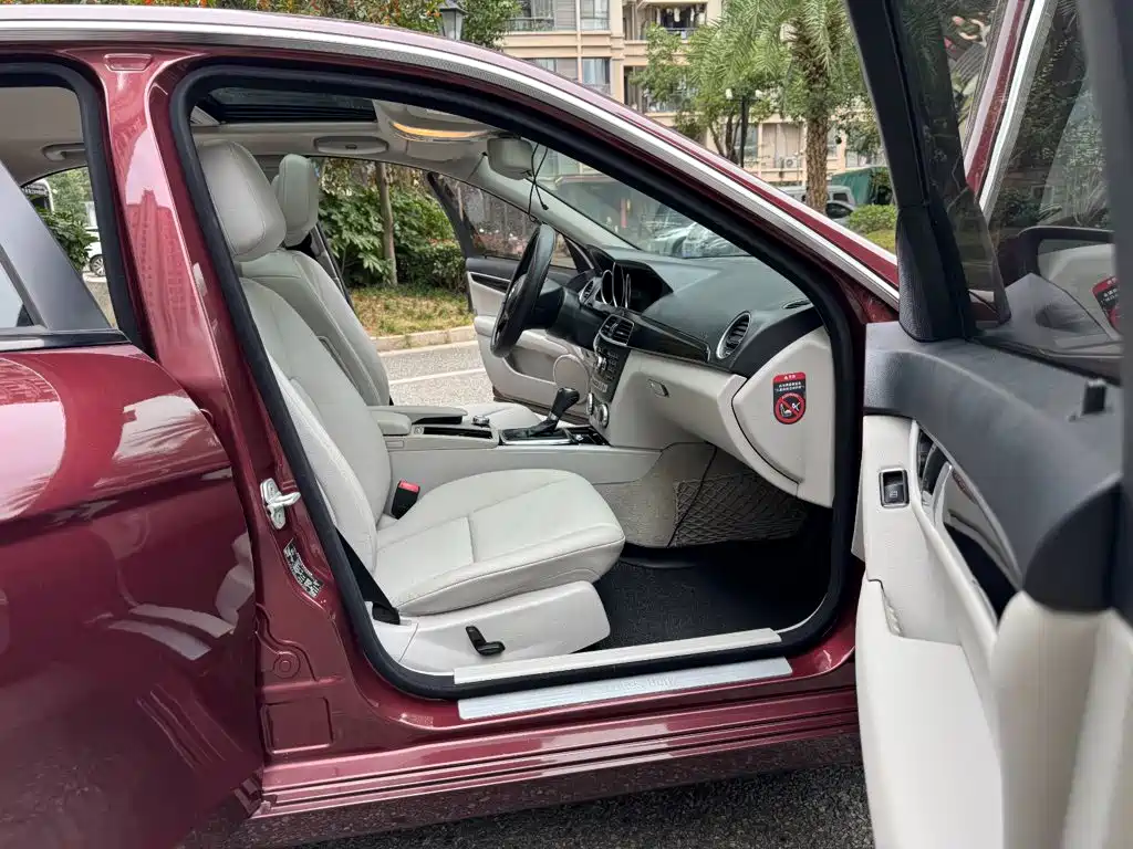 Mercedes-Benz C-Class — миниатюра 13
