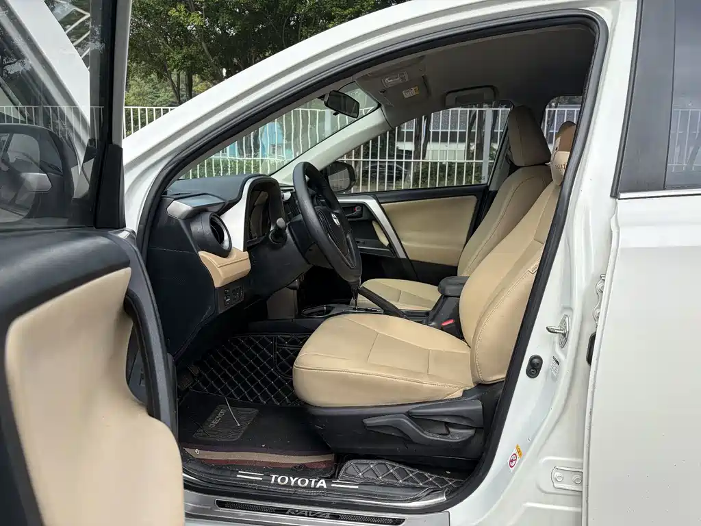 Toyota RAV4 — миниатюра 8