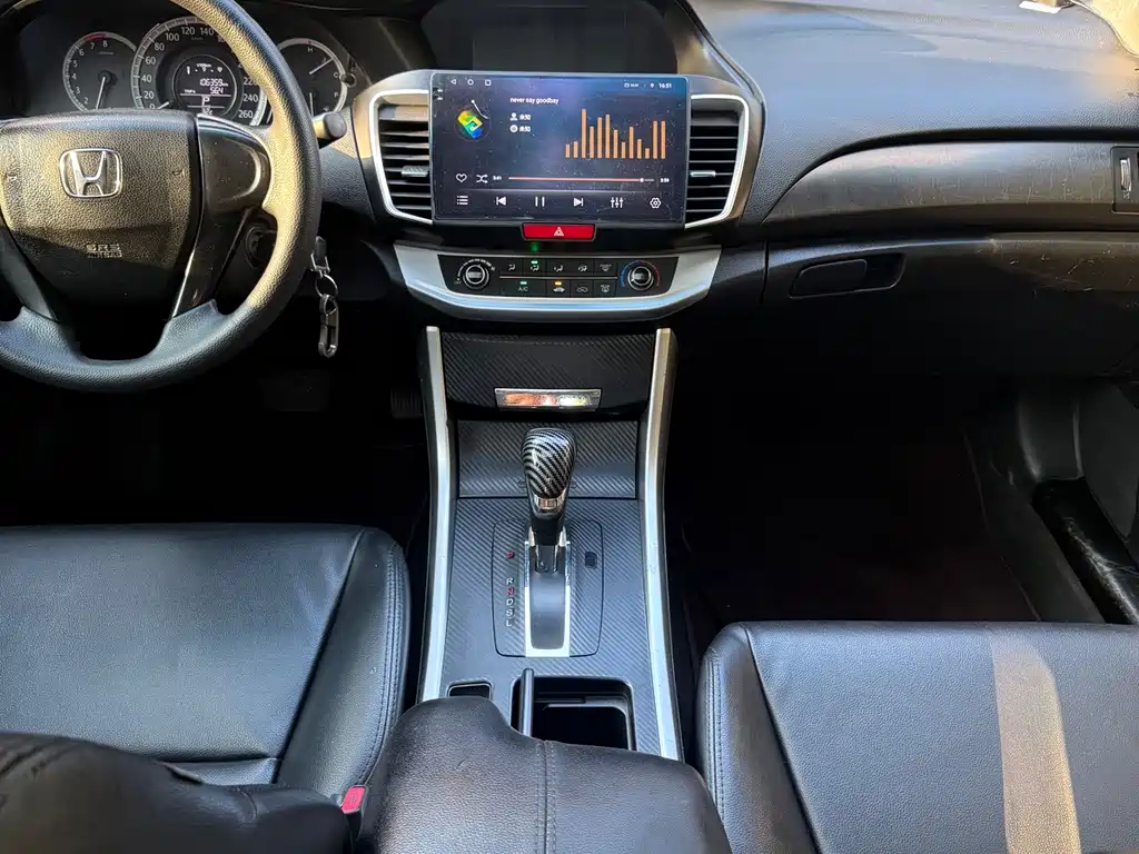 Honda Accord — миниатюра 13