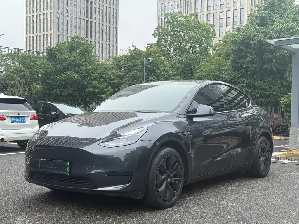 Tesla Model Y 2024 RWD Drive Dynamic Edition