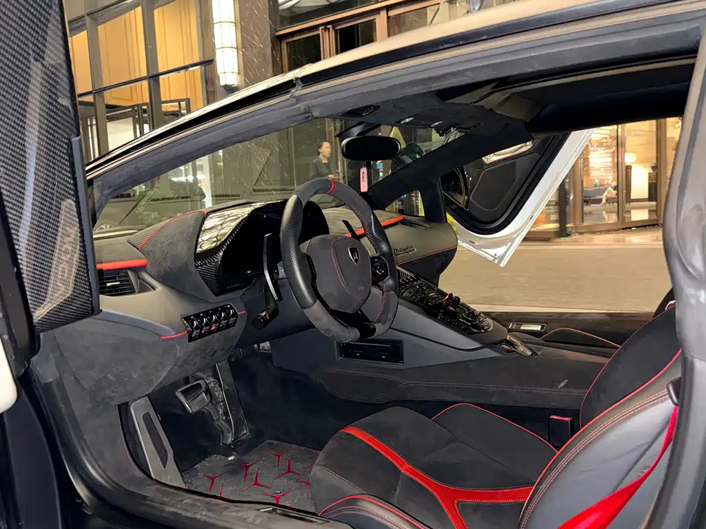 Lamborghini Aventador — миниатюра 5