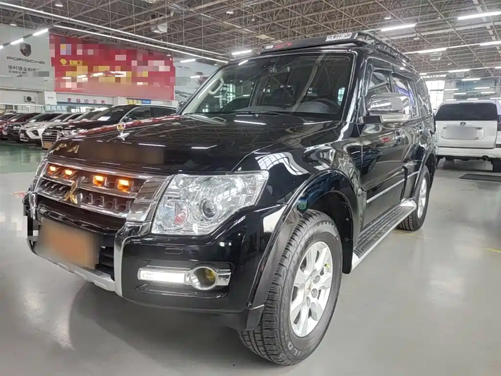 Mitsubishi Pajero (Import) 2017