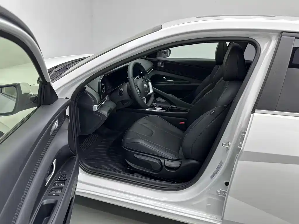 Hyundai Elantra — миниатюра 5