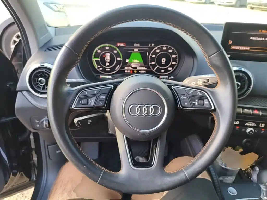 Audi Q2L e-tron — миниатюра 11