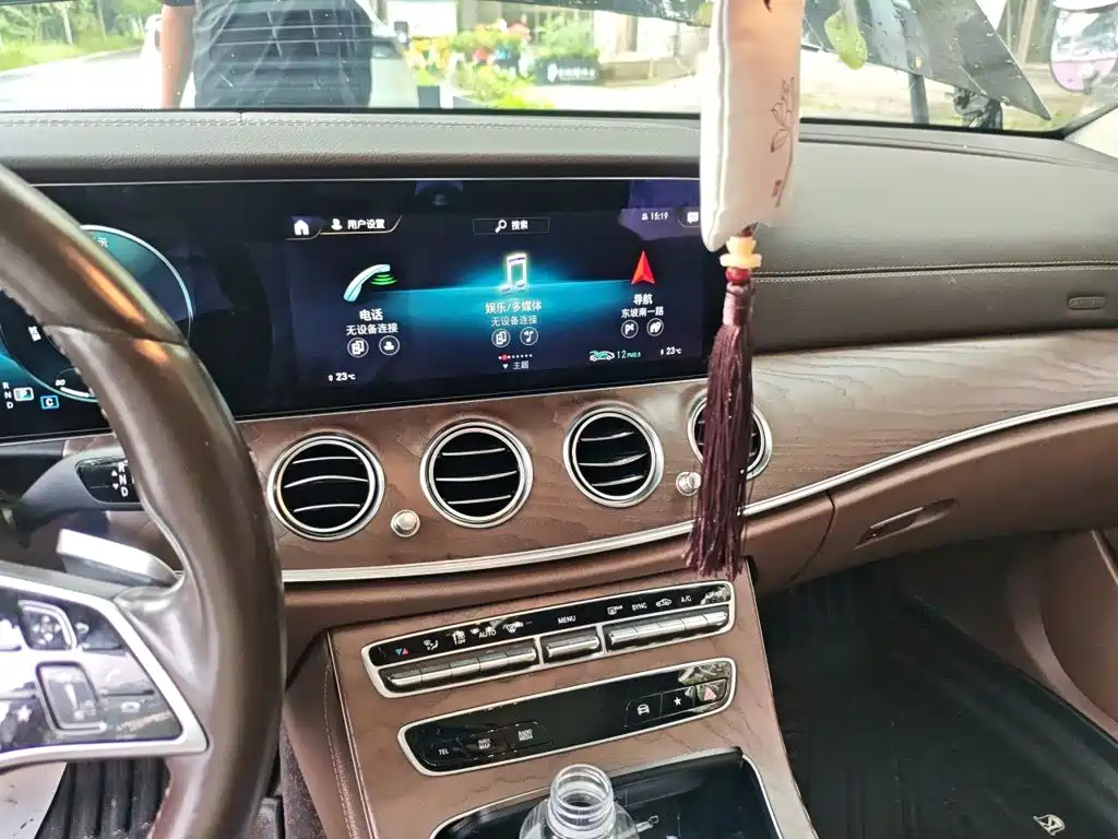 Mercedes-Benz E-Class — миниатюра 9