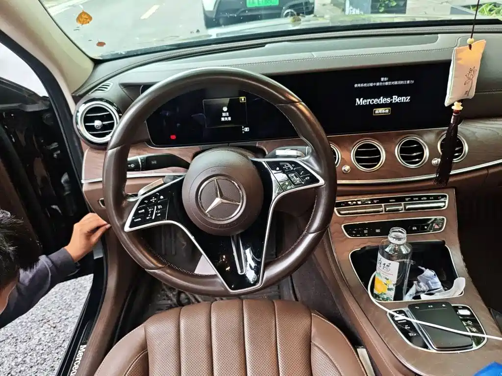 Mercedes-Benz E-Class — миниатюра 6