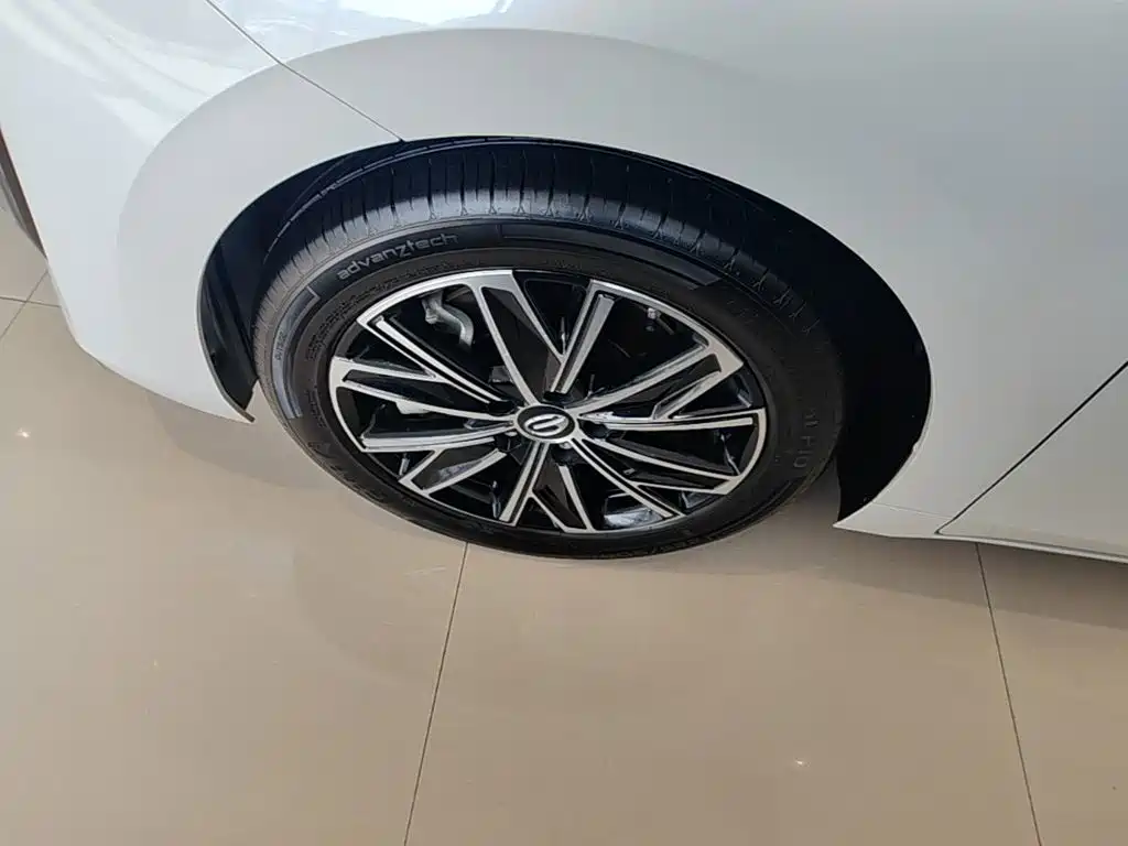 GAC Motor Trumpchi E8 PHEV — миниатюра 23