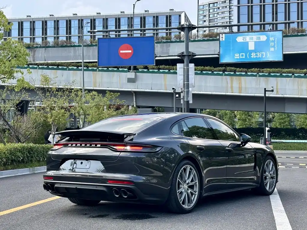 PORSCHE PANAMERA