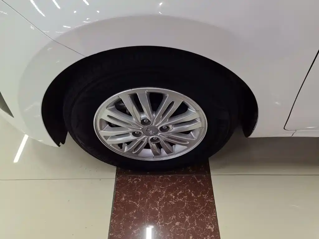 Kia Huanchi — миниатюра 23