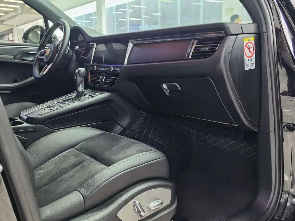 Porsche Macan — миниатюра 6