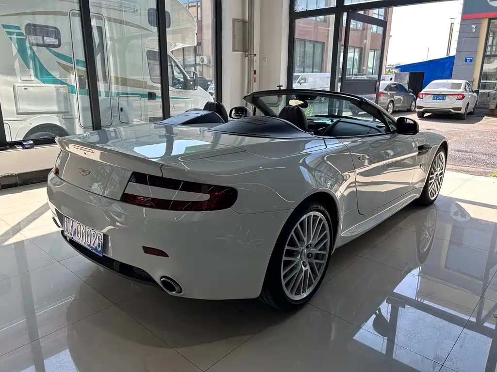Aston Martin V8 Vantage 2011 4.7L Sportshift Roadster