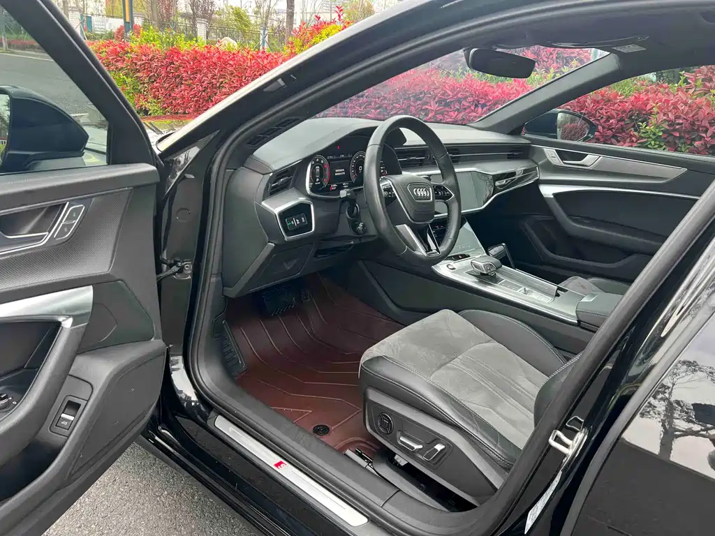 Audi A6L 2023 40 TFSI Luxury