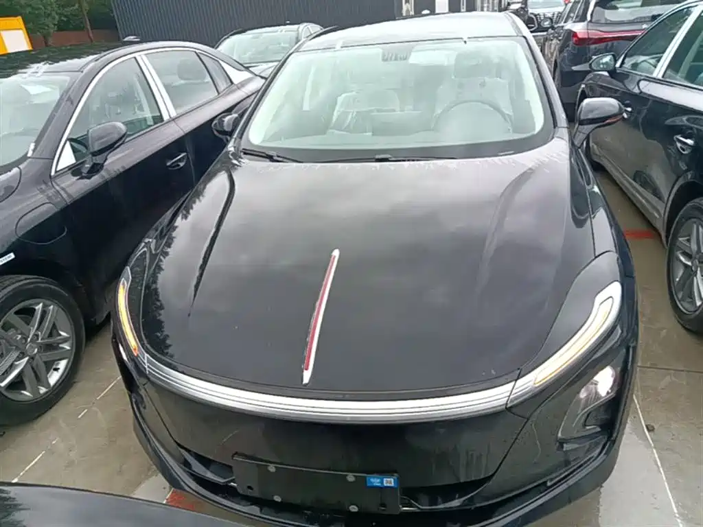Hongqi E-QM5 2025 610km PLUS