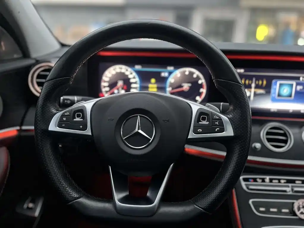 Mercedes-Benz E-Class — миниатюра 8