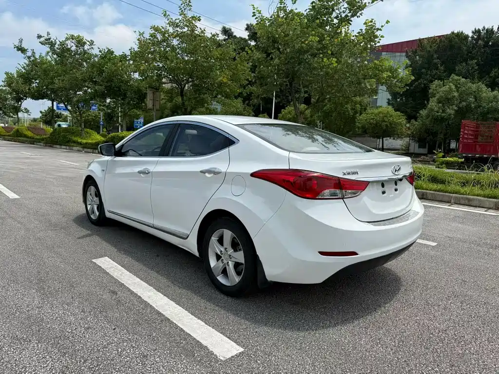 Hyundai Elantra Langdong — миниатюра 6