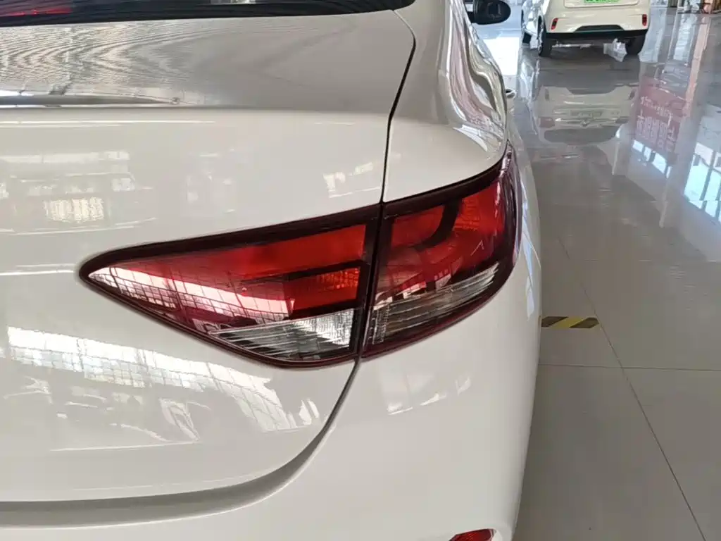 Hyundai Elantra — миниатюра 8