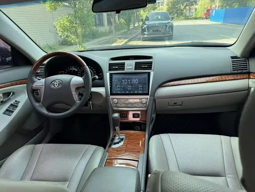 Toyota Camry — миниатюра 8