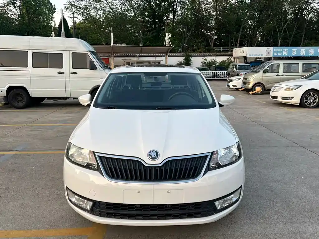 Skoda Rapid — миниатюра 2