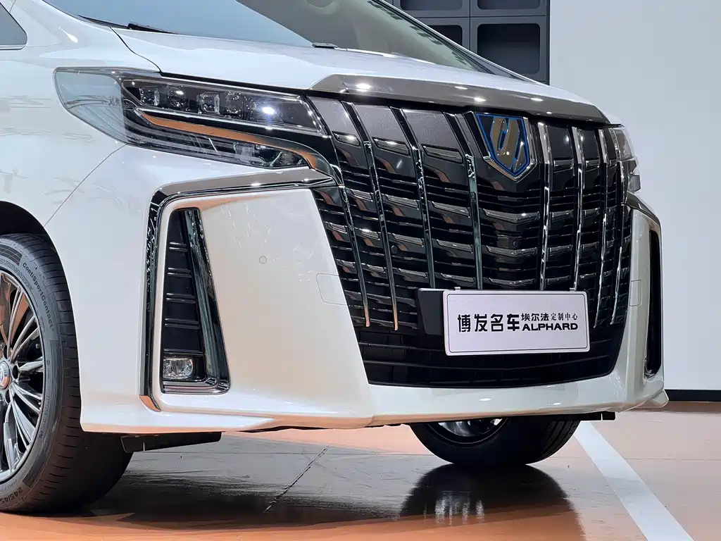 Toyota Alphard — миниатюра 4