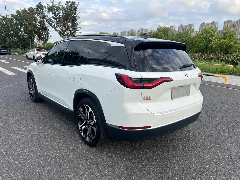 NIO ES8 2022 100kWh мест