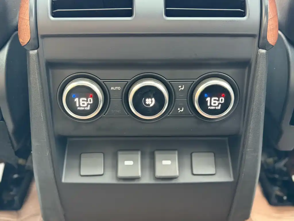 Land Rover Defender — миниатюра 14