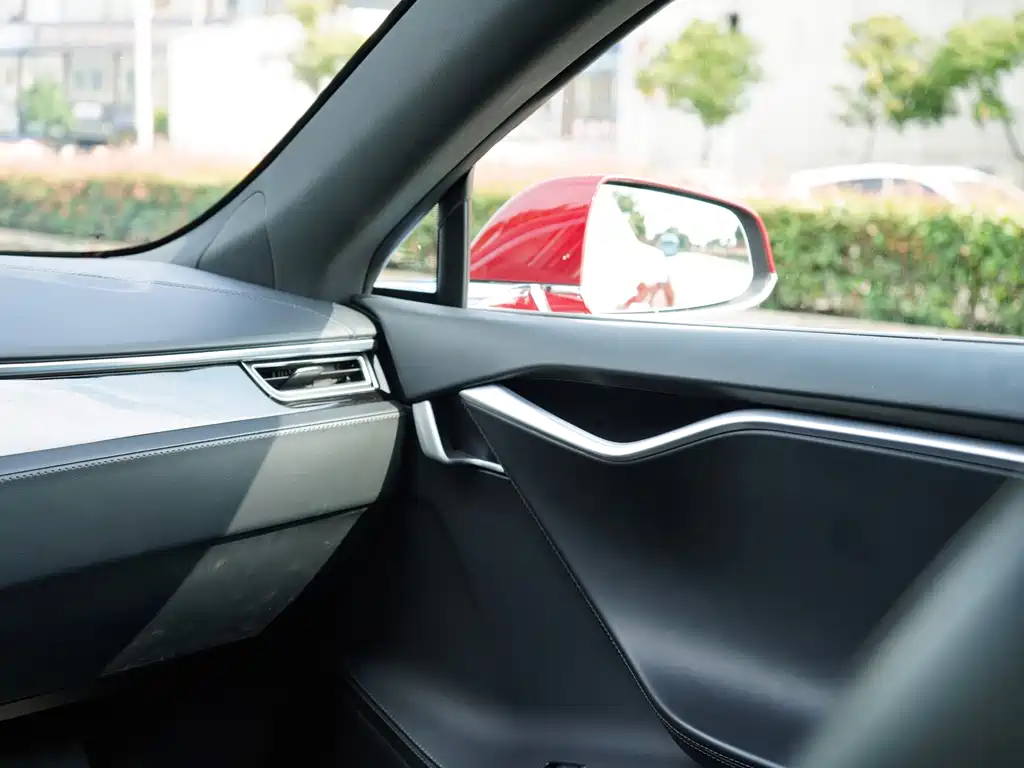 Tesla Model S — миниатюра 9