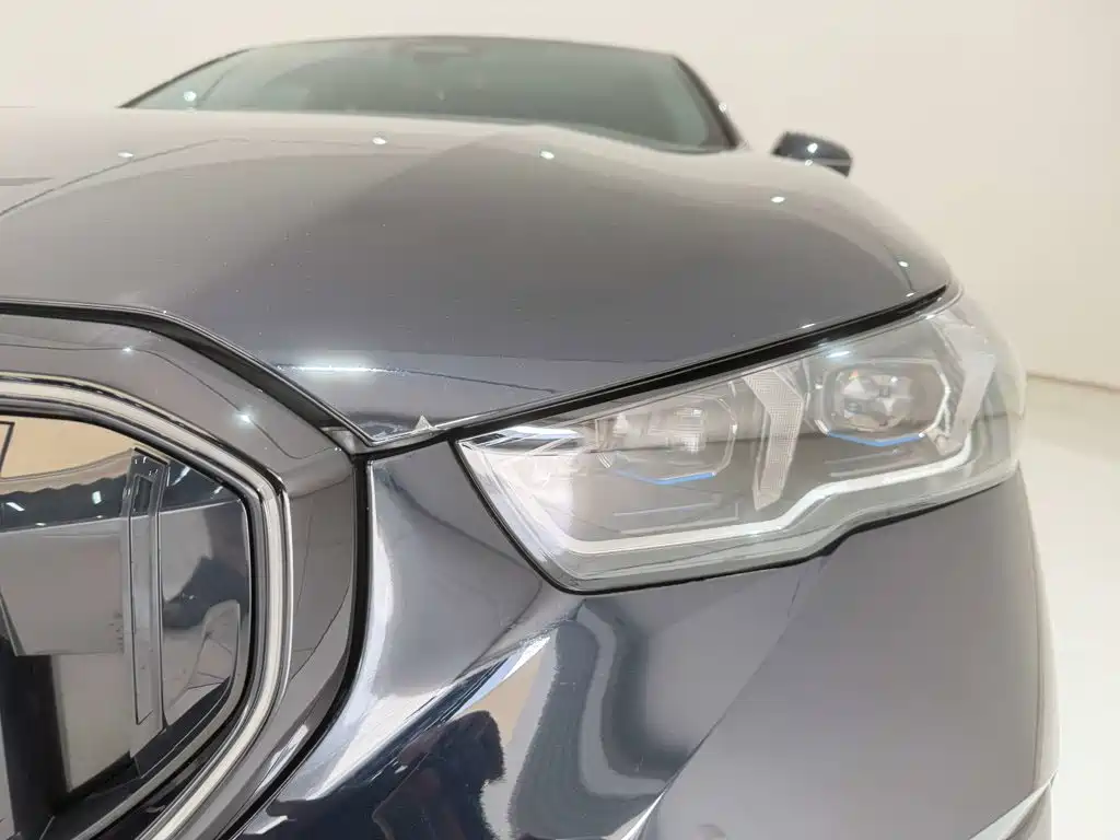 BMW 5 Series — миниатюра 9