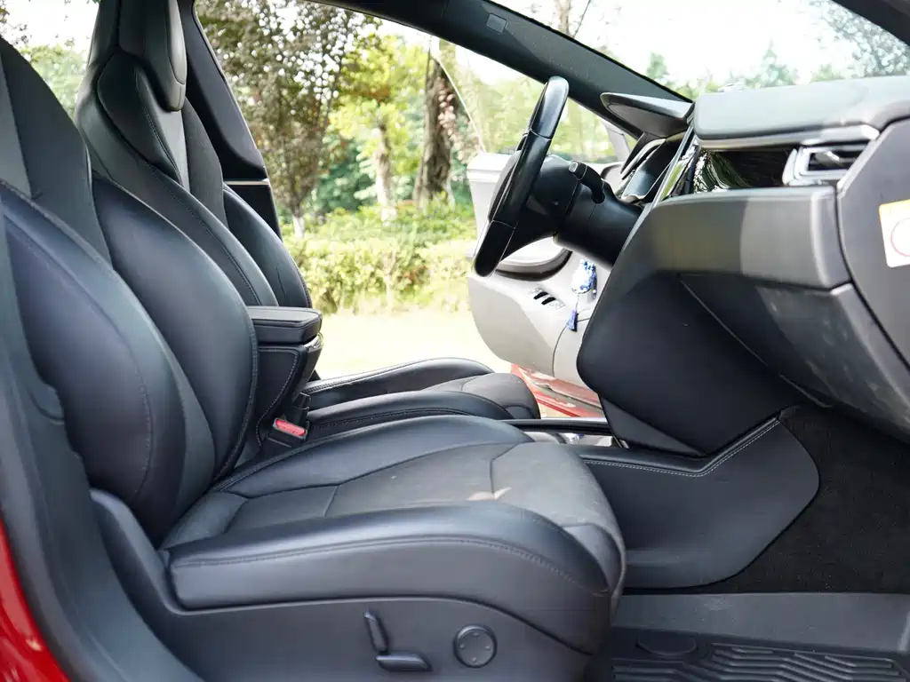 Tesla Model S — миниатюра 10