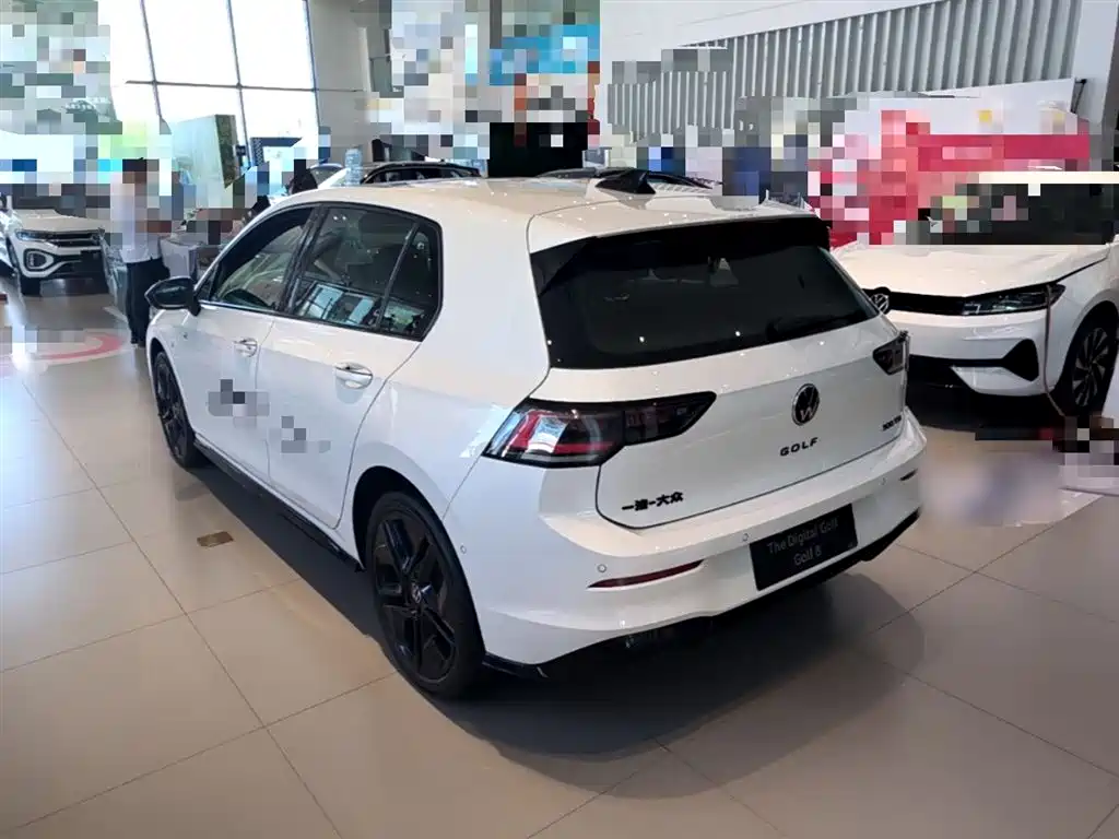 Volkswagen Golf 2025 300TSI R-Line