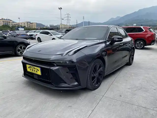 Lynk & Co 03