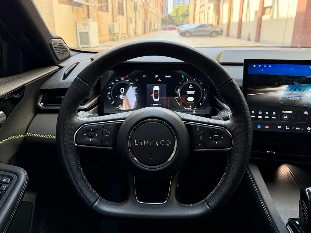 Lynk & Co 03 — миниатюра 5