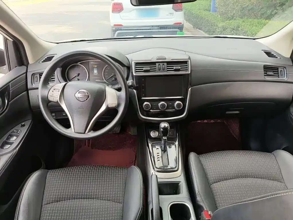 Nissan Tiida — миниатюра 10